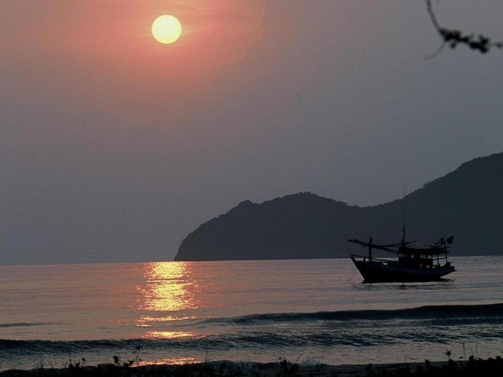 The Privacy Beach Resort & Spa Sam Roi Yot Bagian luar foto