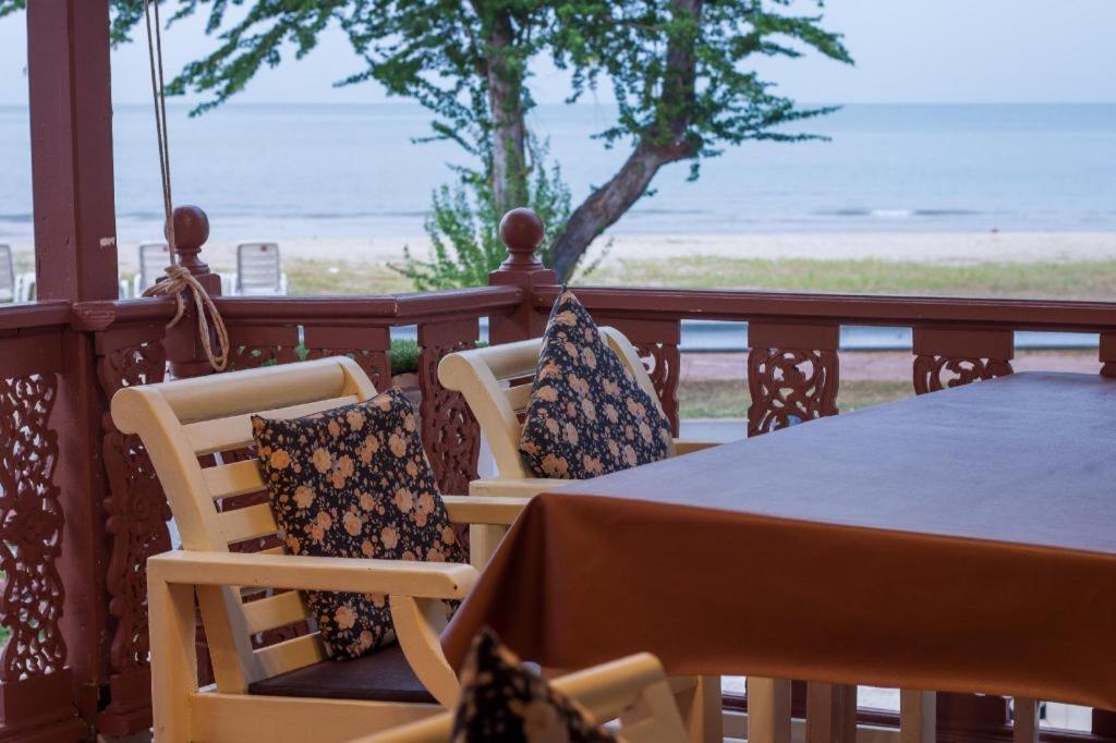 The Privacy Beach Resort & Spa Sam Roi Yot Bagian luar foto