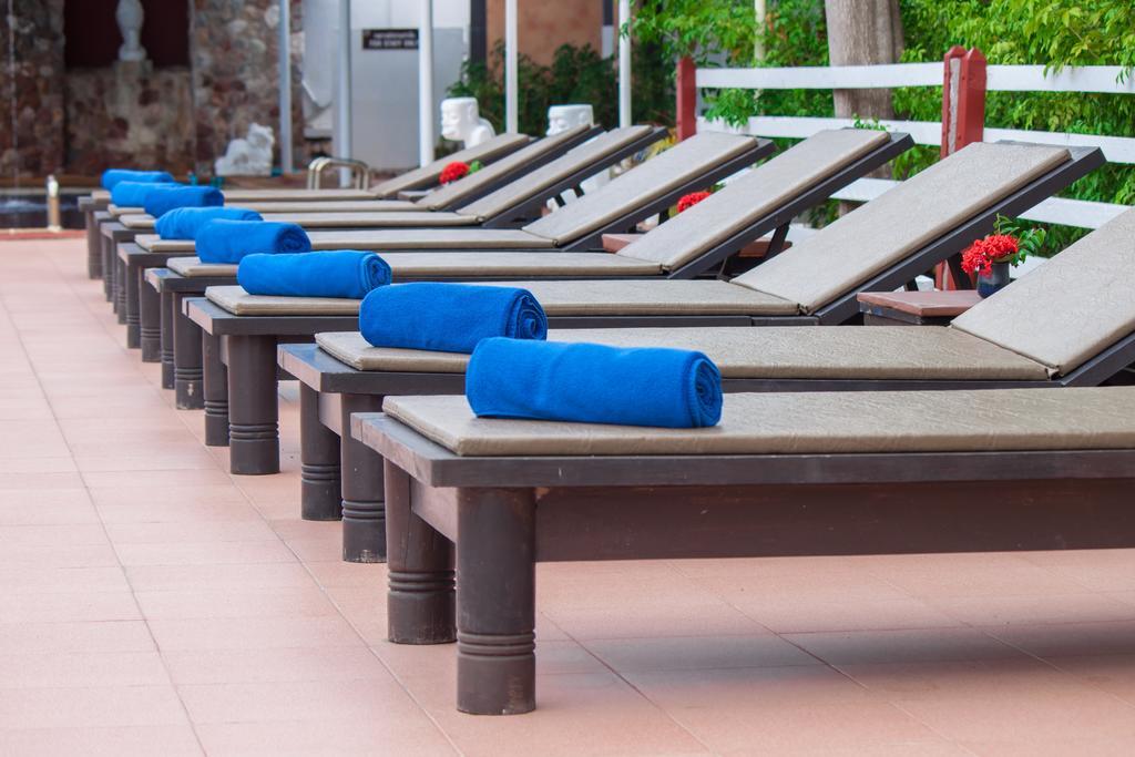 The Privacy Beach Resort & Spa Sam Roi Yot Bagian luar foto